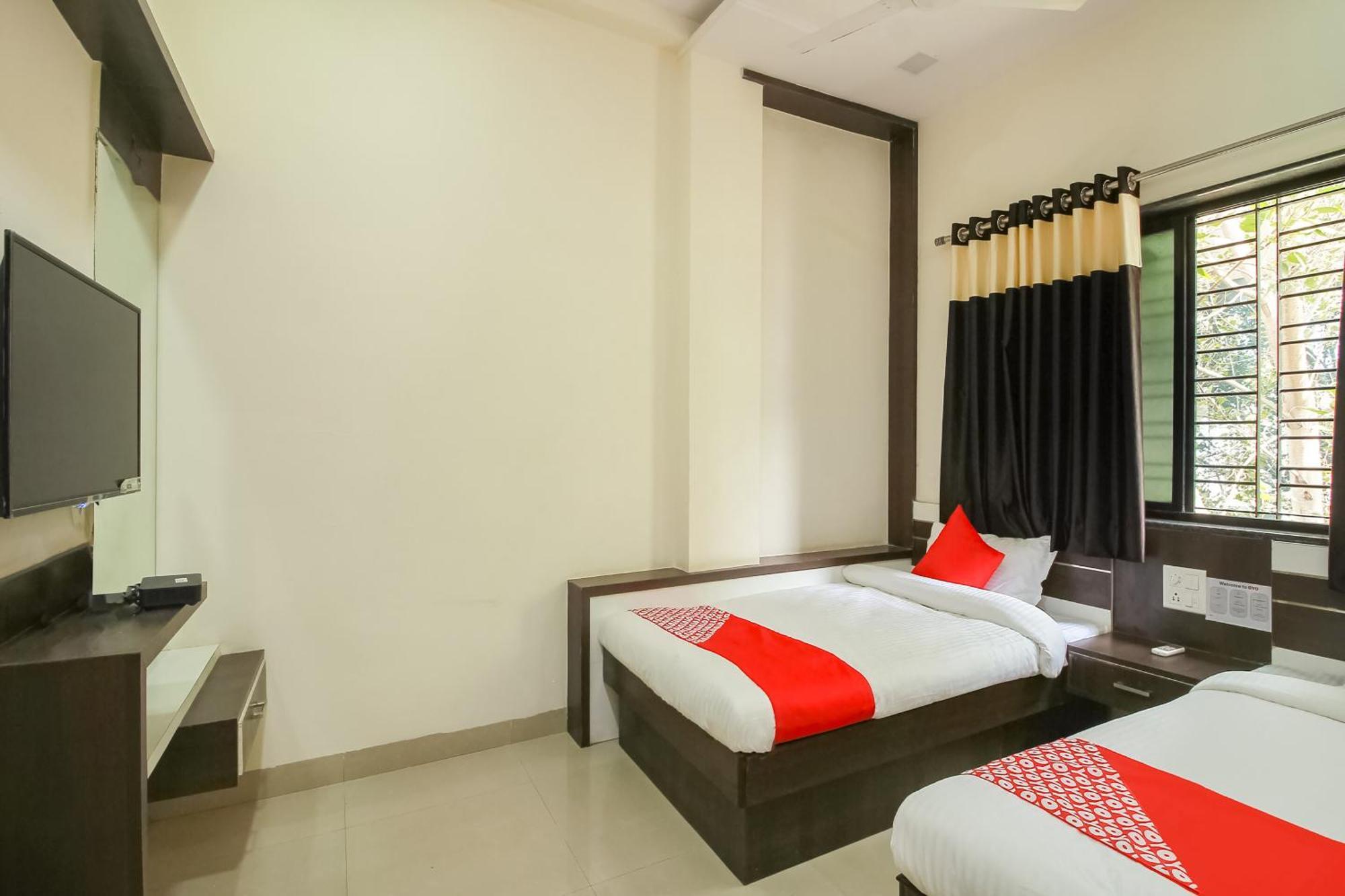 Hotel O Unique Inn Dhule Esterno foto