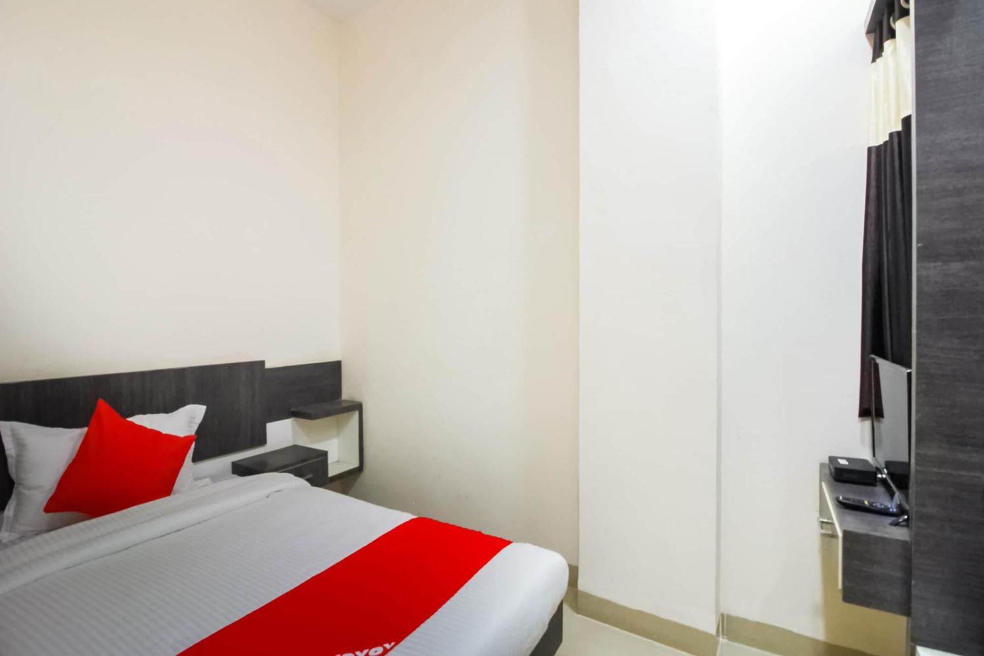 Hotel O Unique Inn Dhule Esterno foto