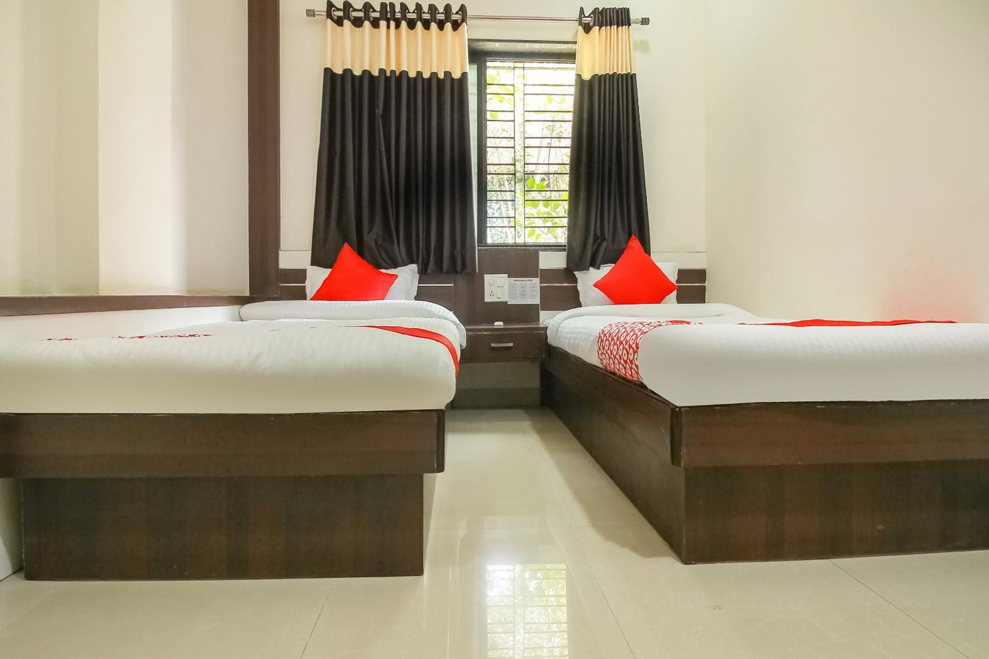 Hotel O Unique Inn Dhule Esterno foto